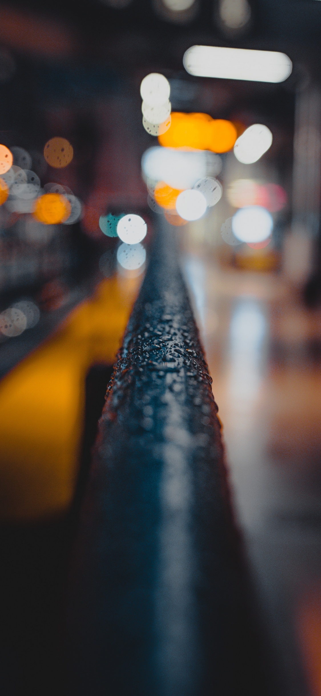 Обои свет, ночь, уличный фонарь, желтый, снимок в разрешении 1125x2436