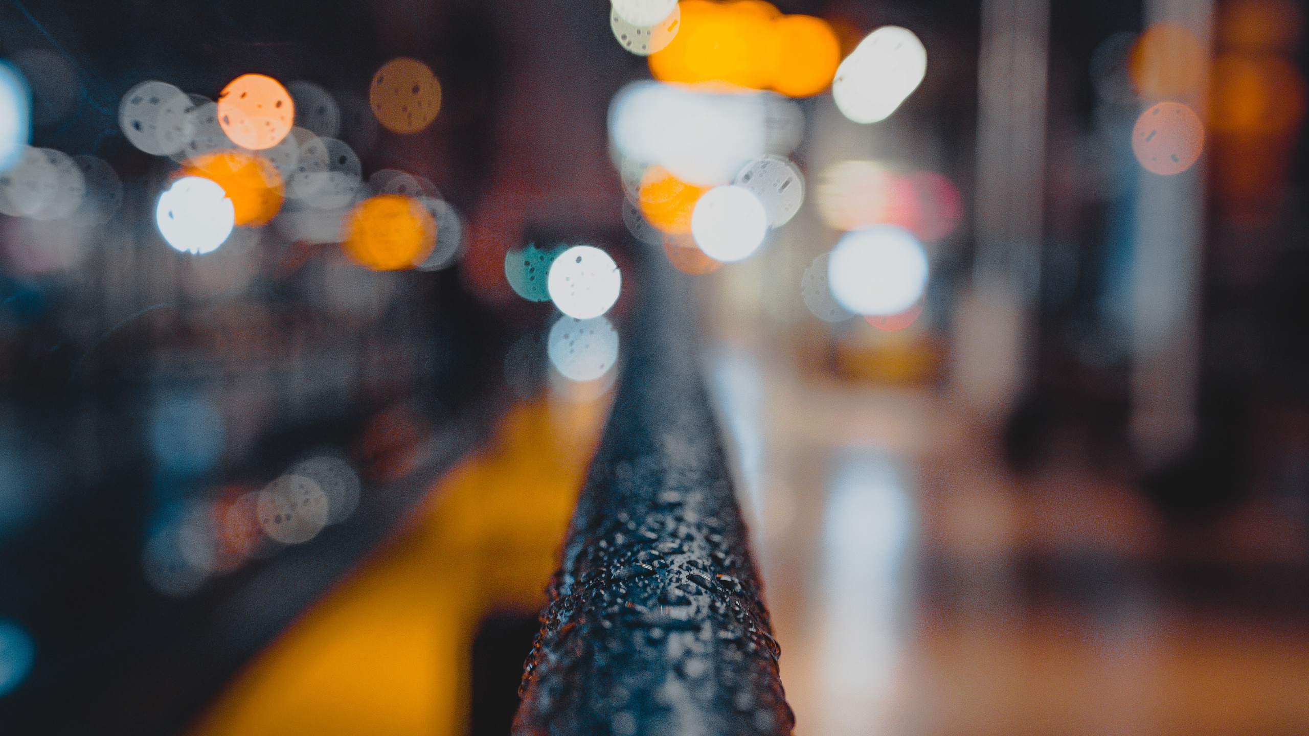 Обои свет, ночь, уличный фонарь, желтый, снимок в разрешении 2560x1440