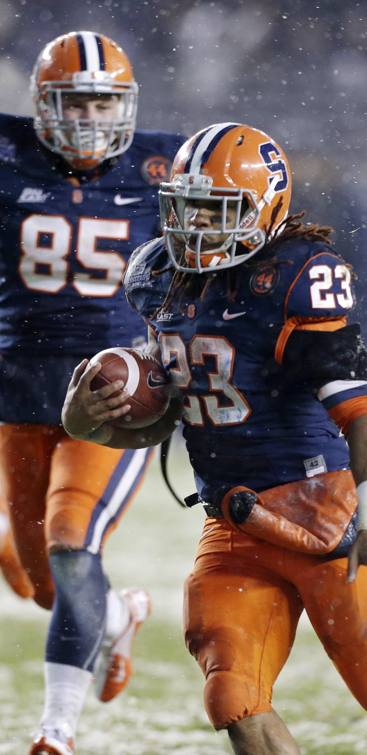 Обои футбольный шлем, американский футбол, Футбол из шести человек, канадский футбол, футбольное поле футбол в разрешении 1440x2960