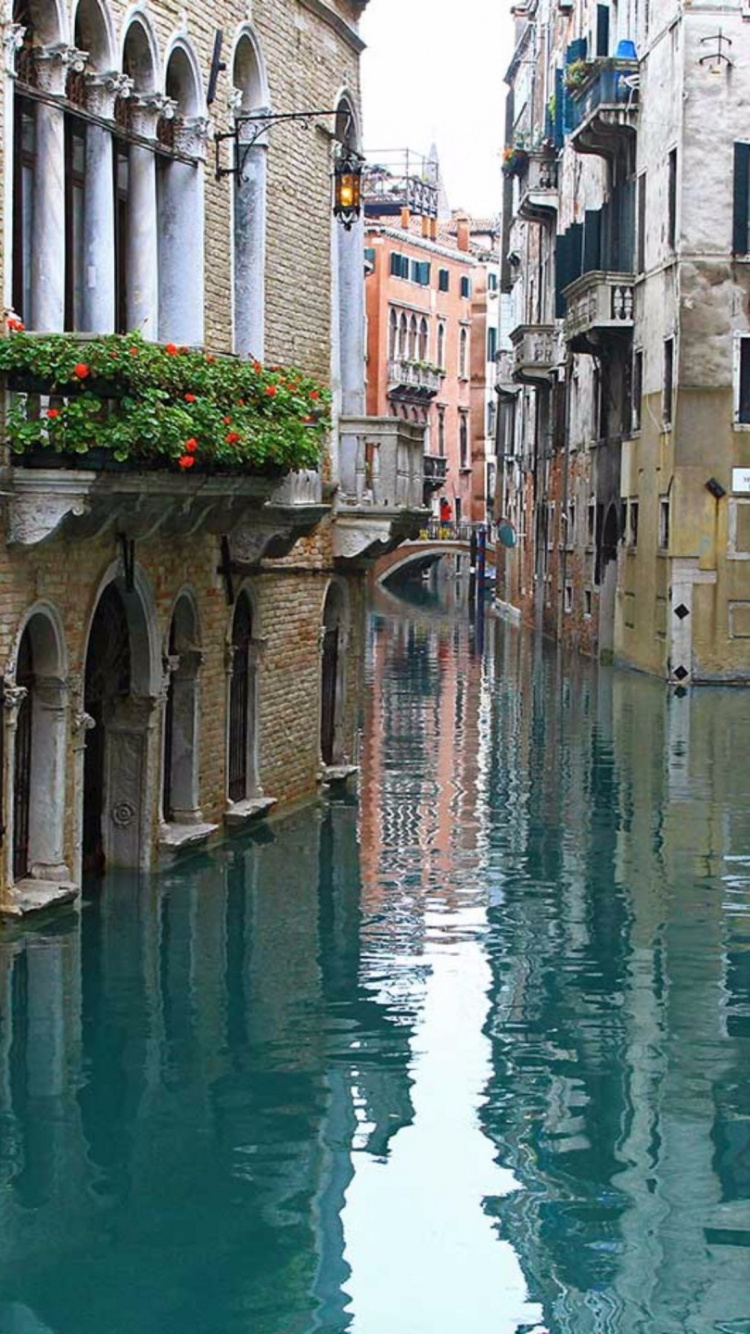 Обои Италия, канал, водный путь, вода, городок в разрешении 750x1334