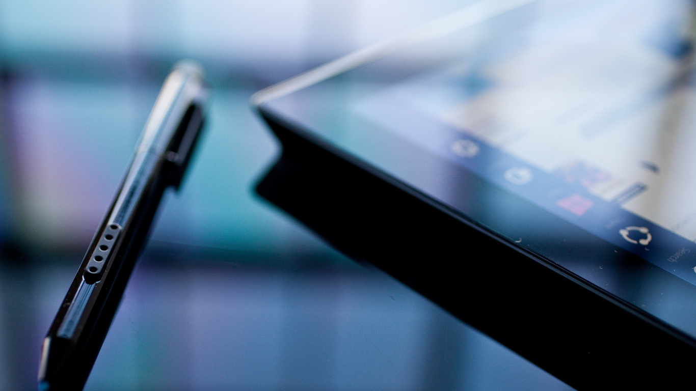 Обои синий, гаджет, электронное устройство, технологии, смартфон в разрешении 1366x768