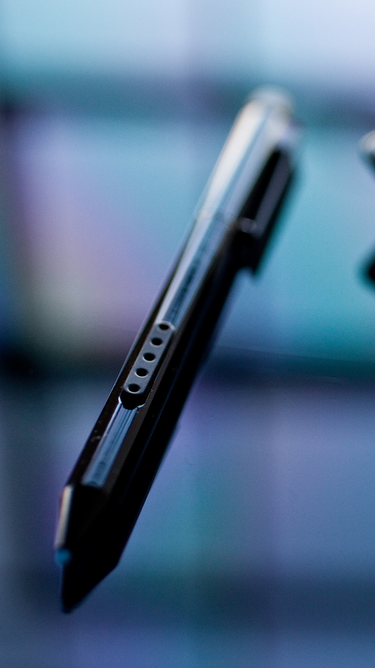 Обои синий, гаджет, электронное устройство, технологии, смартфон в разрешении 750x1334