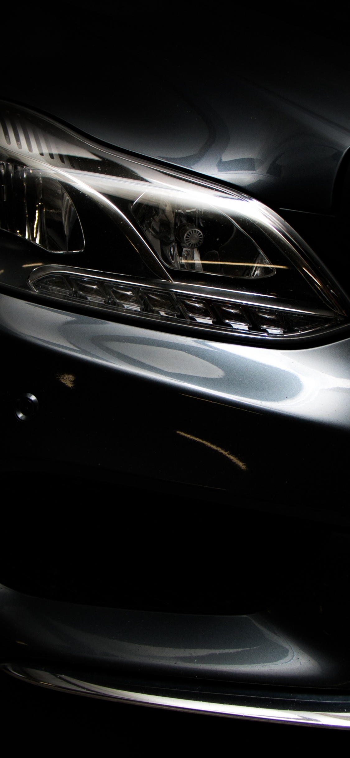 Обои авто, фара, решетка, автомобильное освещение, mercedes benz в разрешении 1125x2436