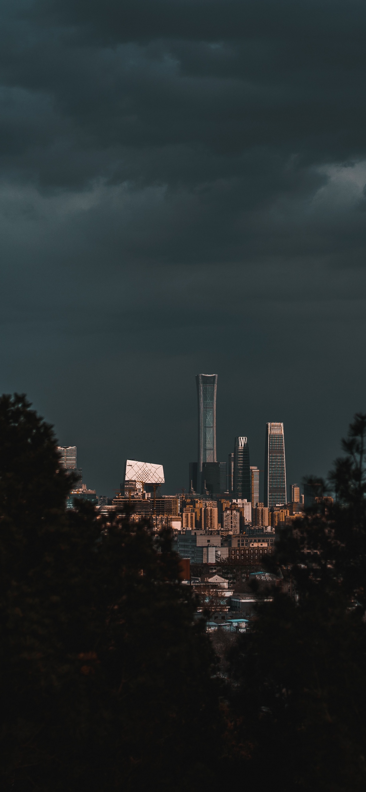 Обои облако, городской район, ночь, темнота, линия горизонта в разрешении 1242x2688