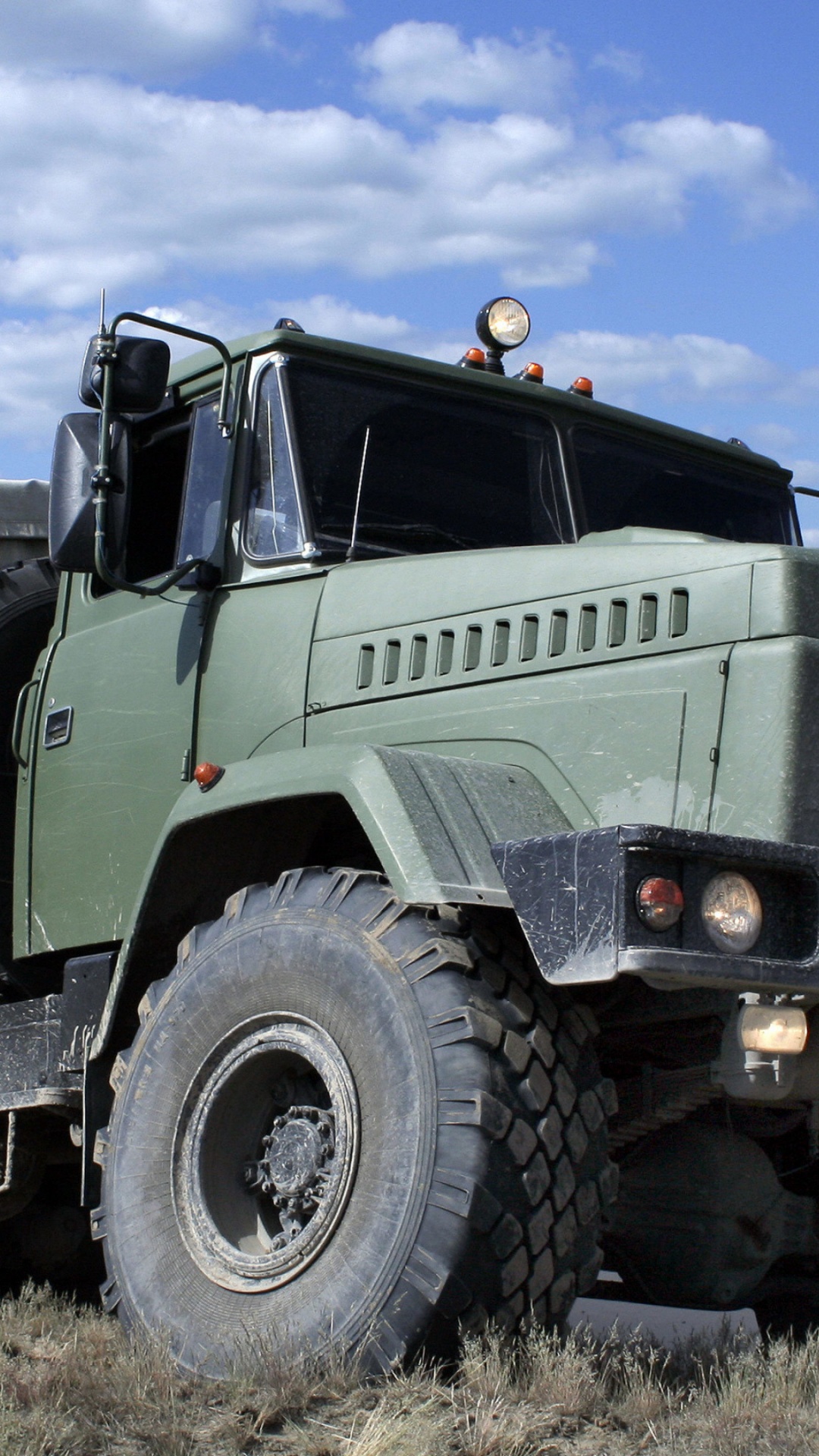 Обои грузовик, транспорт, вид транспорта, броневик, коммерческий автомобиль в разрешении 1080x1920