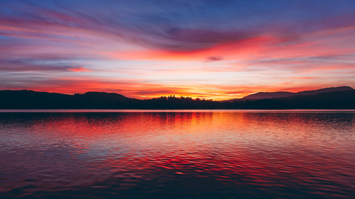 Обои закат, горизонт, восход солнца, водоем, послесвечение в разрешении 1366x768