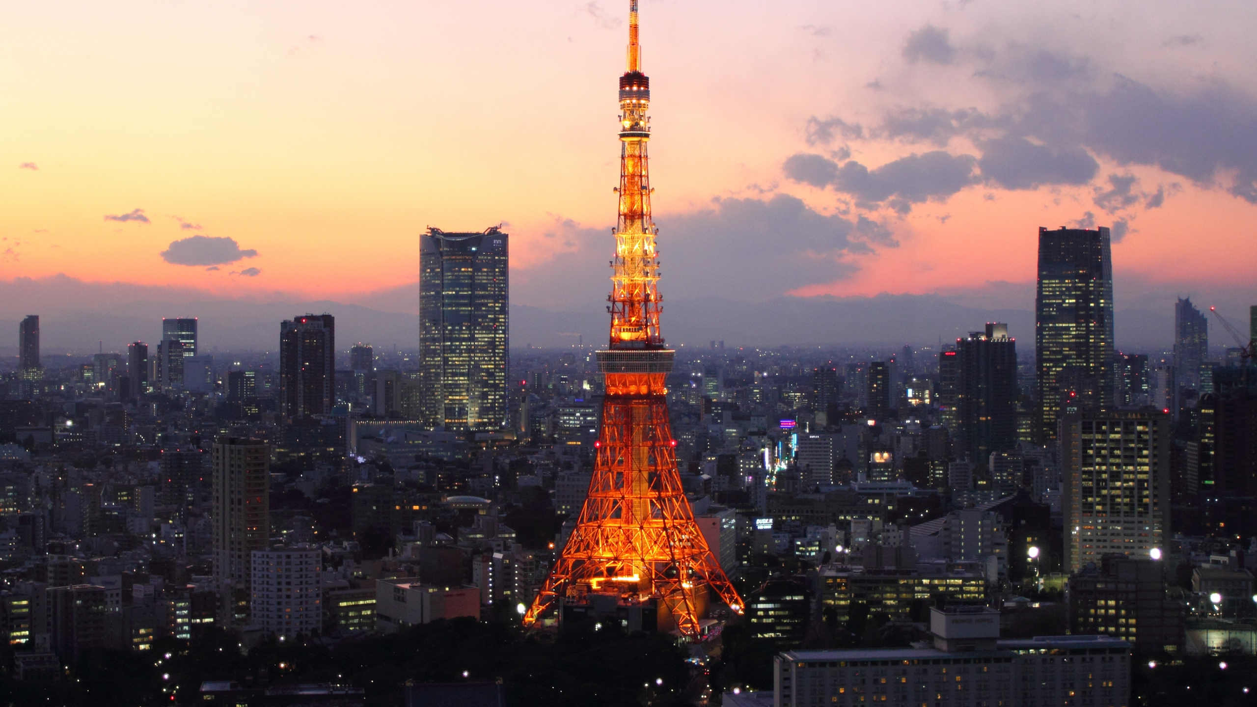 Фото телевизионной башни в токио