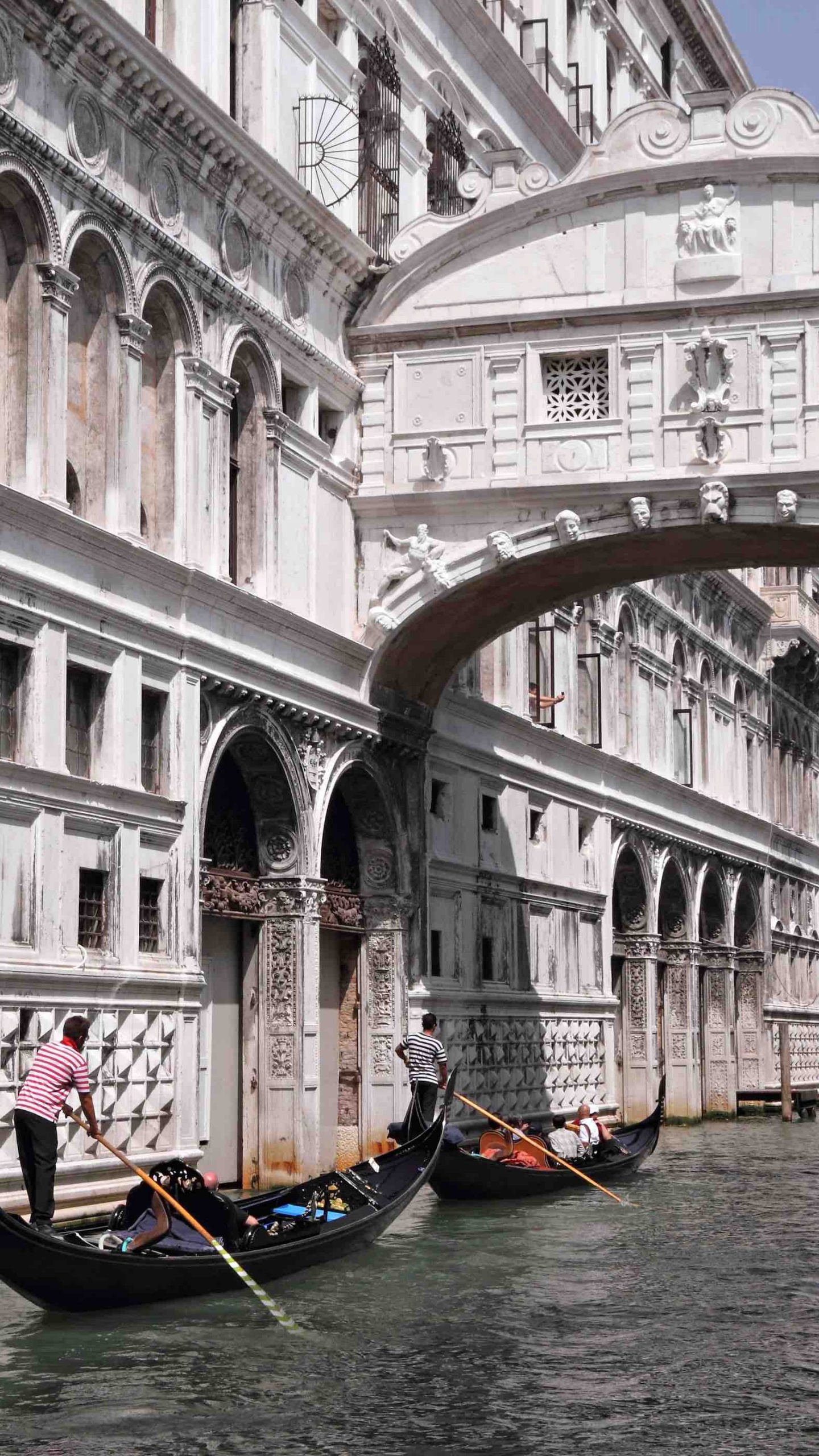 Обои Мост Вздохов, гондола, город, рыночная площадь, средневековая архитектура в разрешении 1440x2560