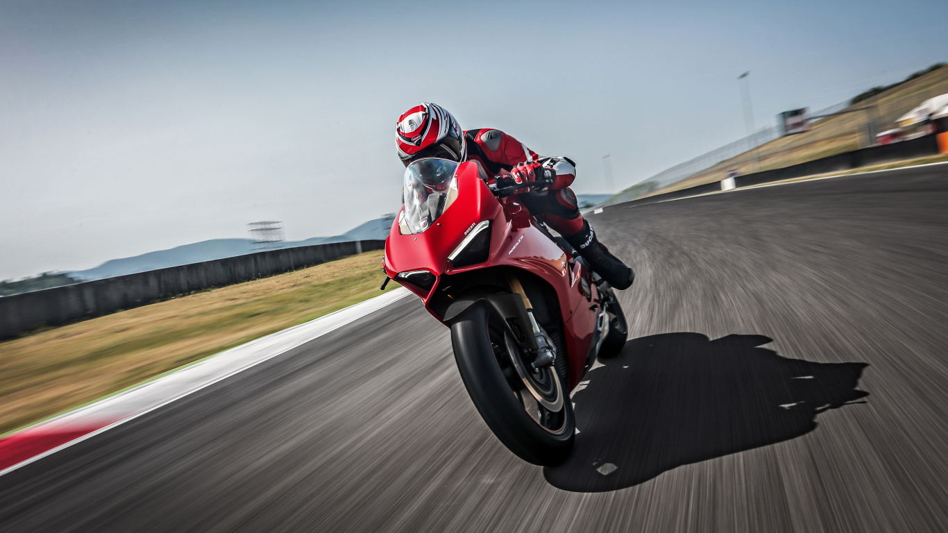 Обои шоссейные, ducati, автоспорт, мотогонщик, в 4 в разрешении 1366x768