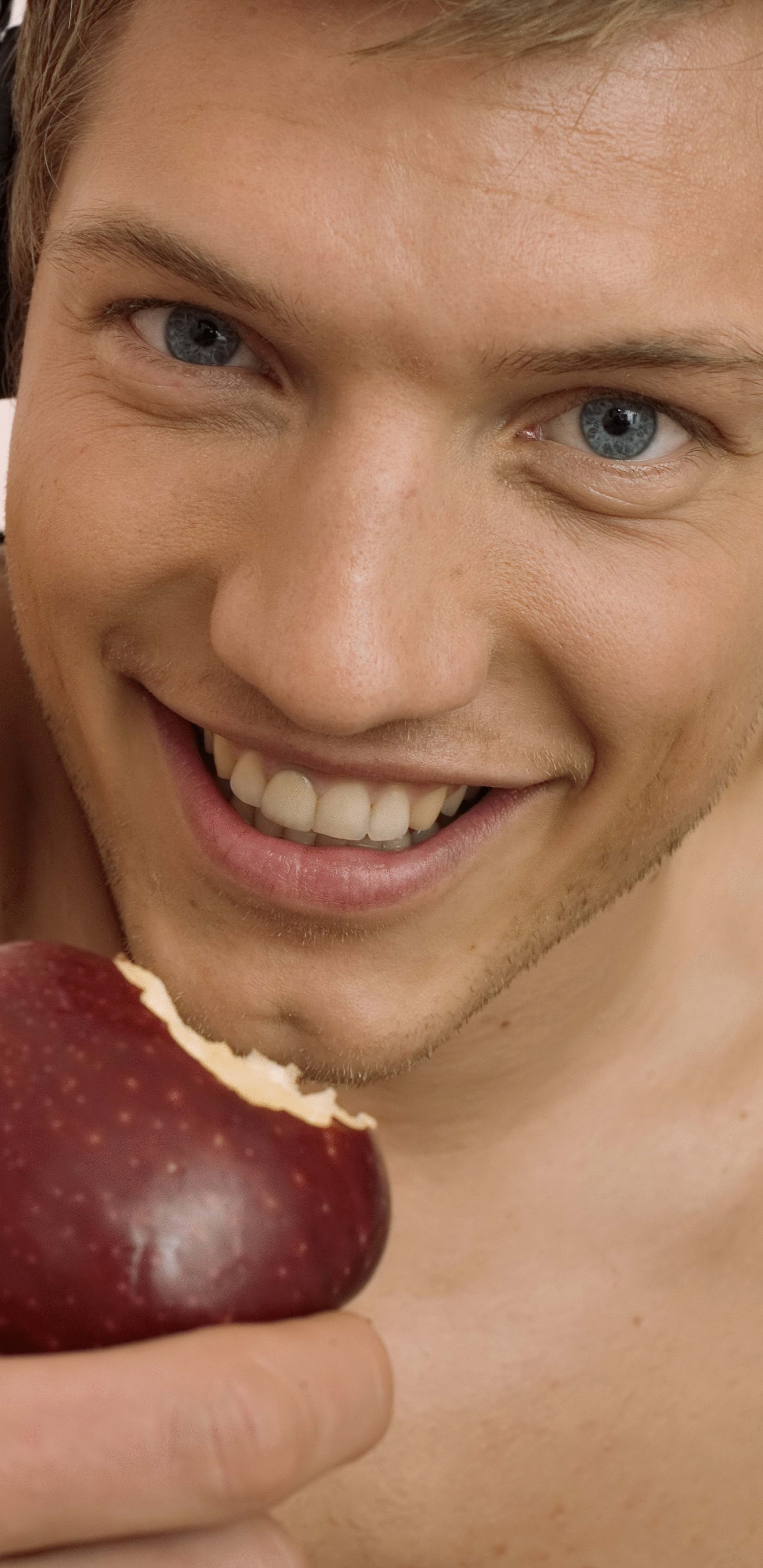 Обои пища, наушники, мышца, рот, шея в разрешении 1440x2960