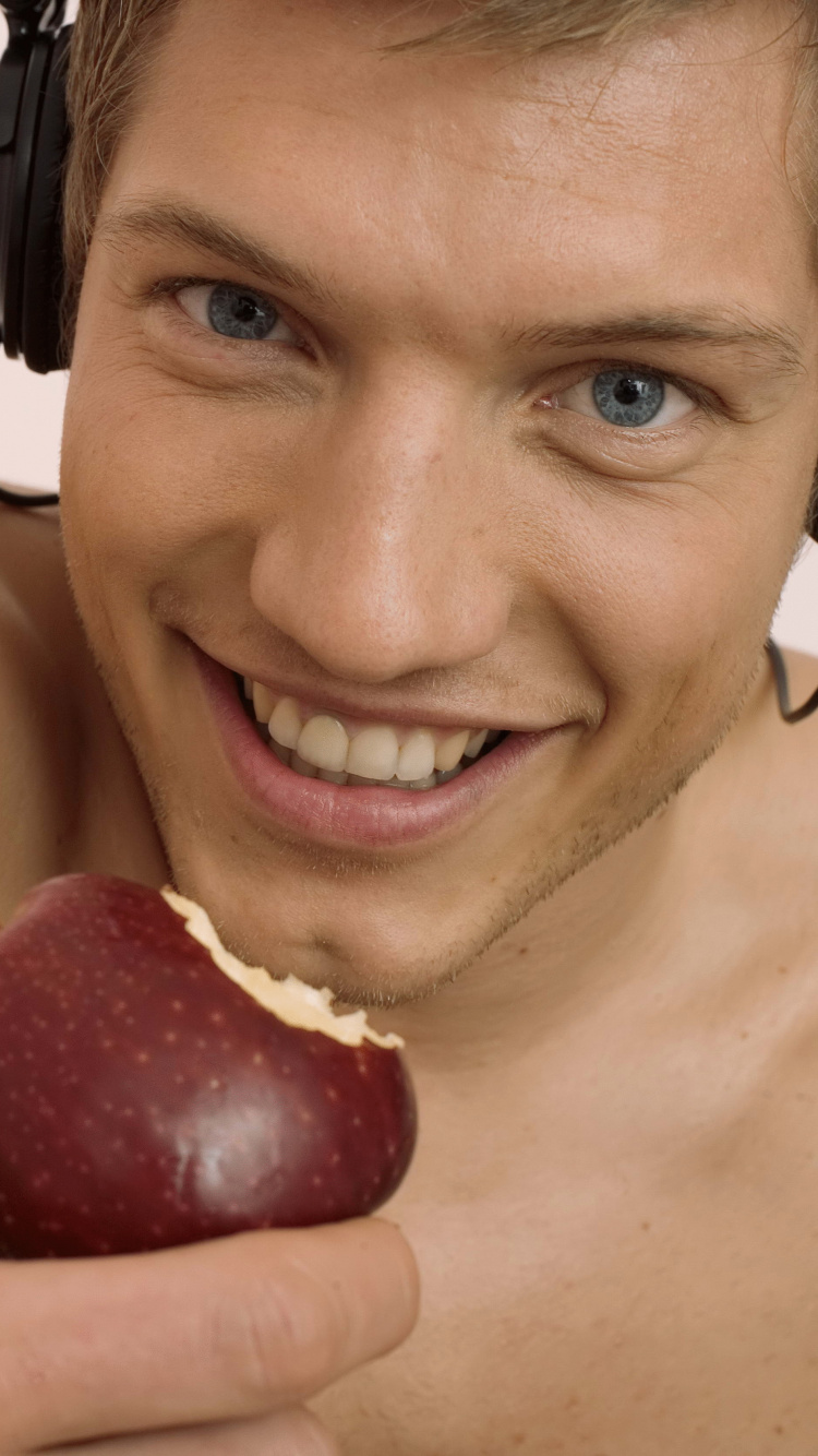 Обои пища, наушники, мышца, рот, шея в разрешении 750x1334