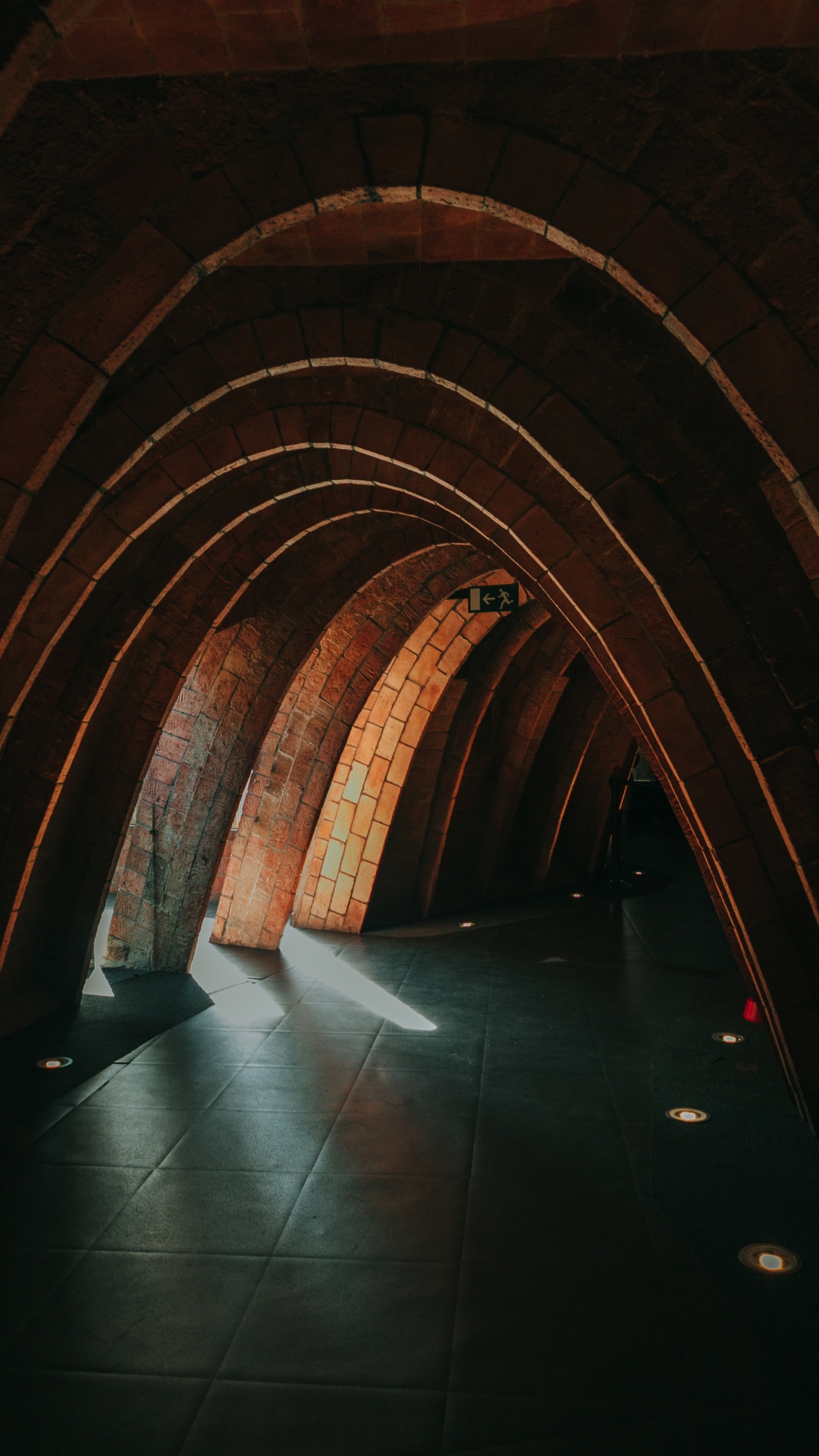 Обои архитектура, арка, здание, свет, туннель в разрешении 1080x1920