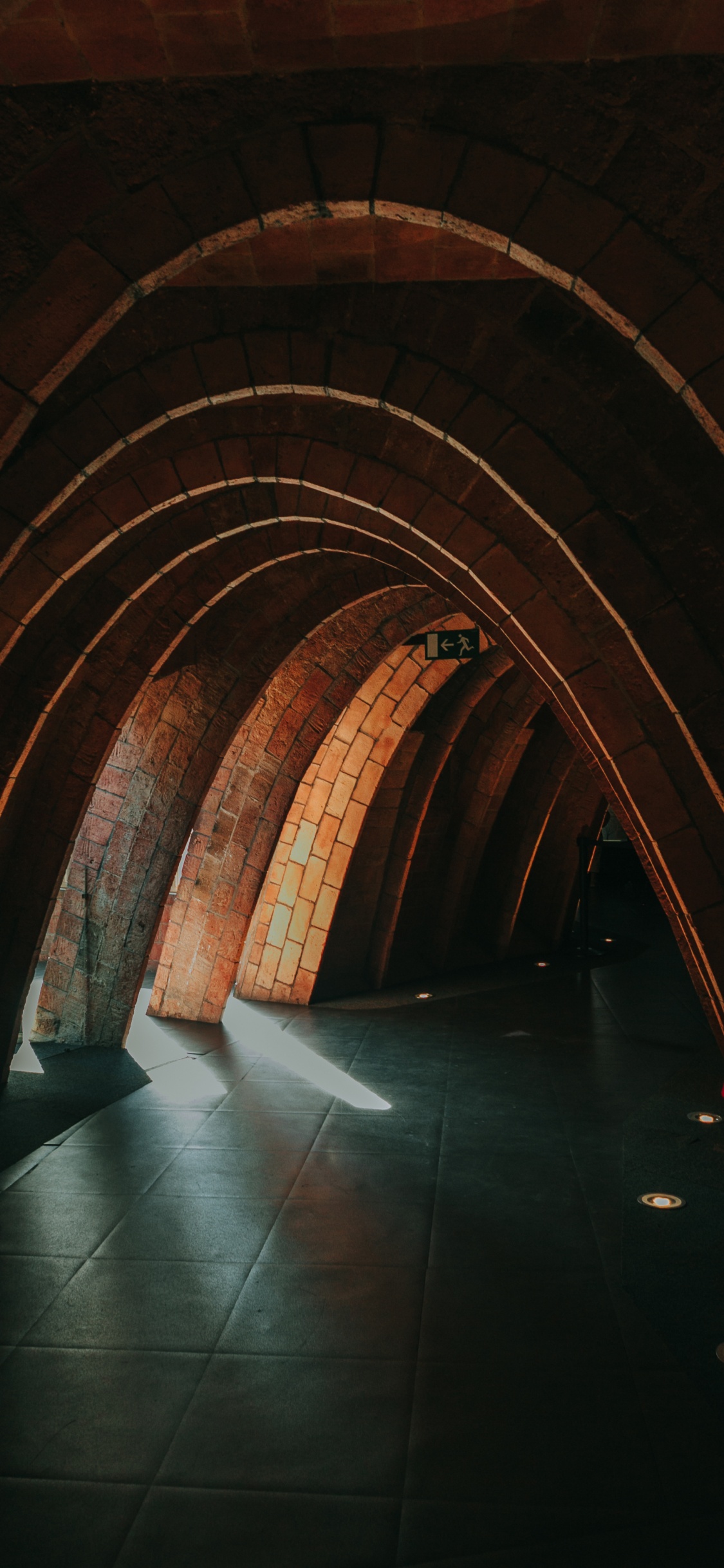 Обои архитектура, арка, здание, свет, туннель в разрешении 1125x2436