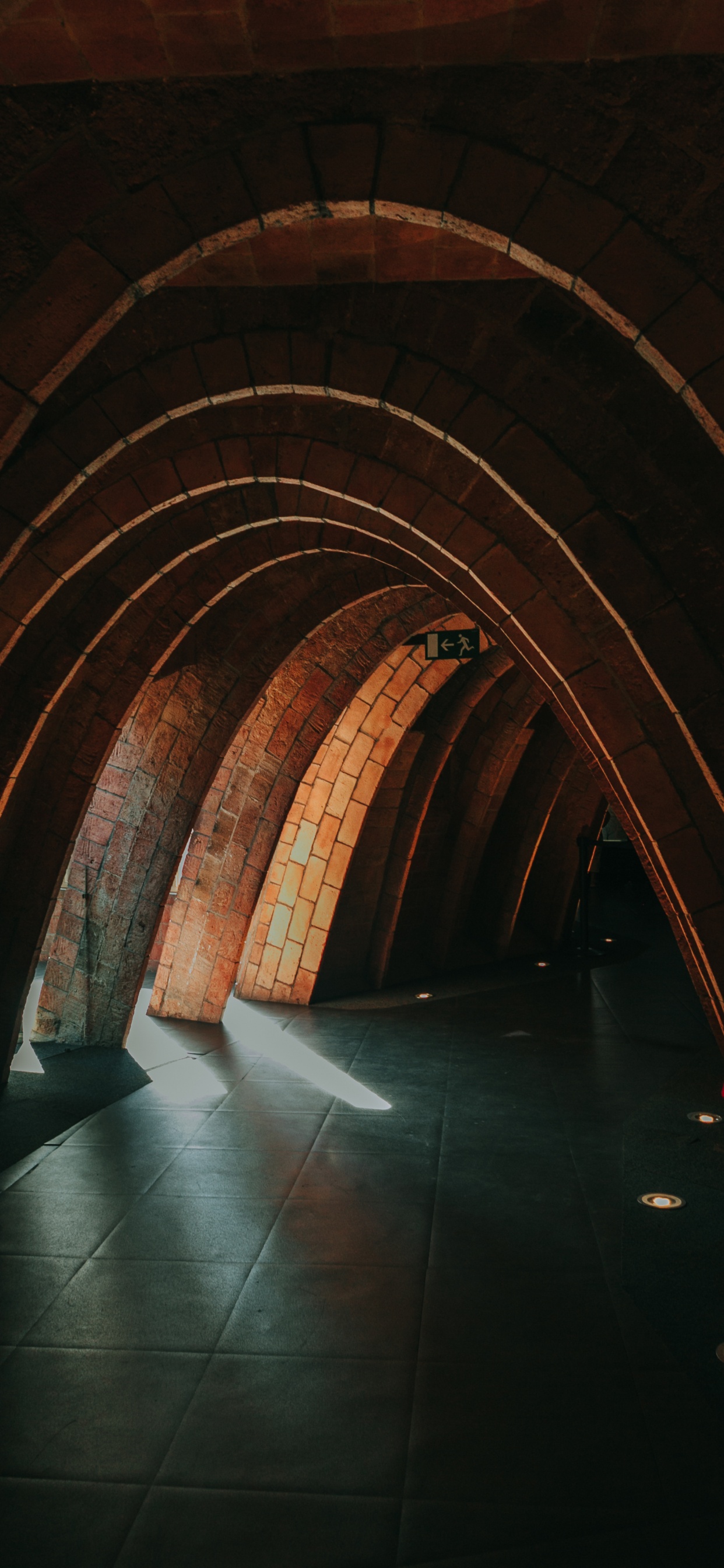 Обои архитектура, арка, здание, свет, туннель в разрешении 1242x2688