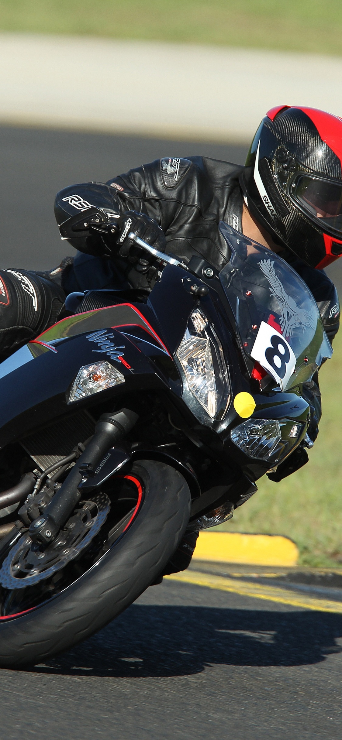 Обои мотоцикл, спортивный мотоцикл, гонки на мотоциклах, велосипед, мотогонщик в разрешении 1125x2436