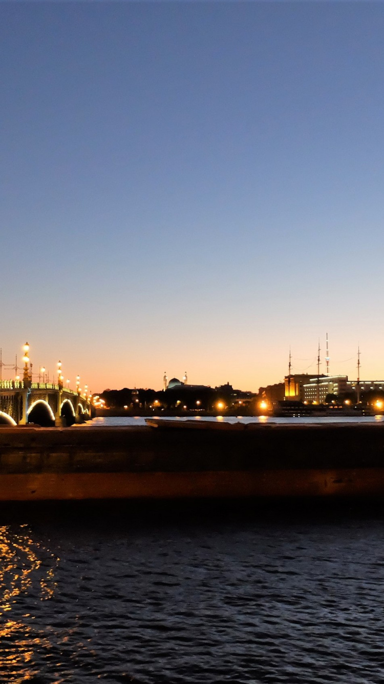 Обои отражение, перевозка воды, ночь, водный путь, лодка в разрешении 750x1334