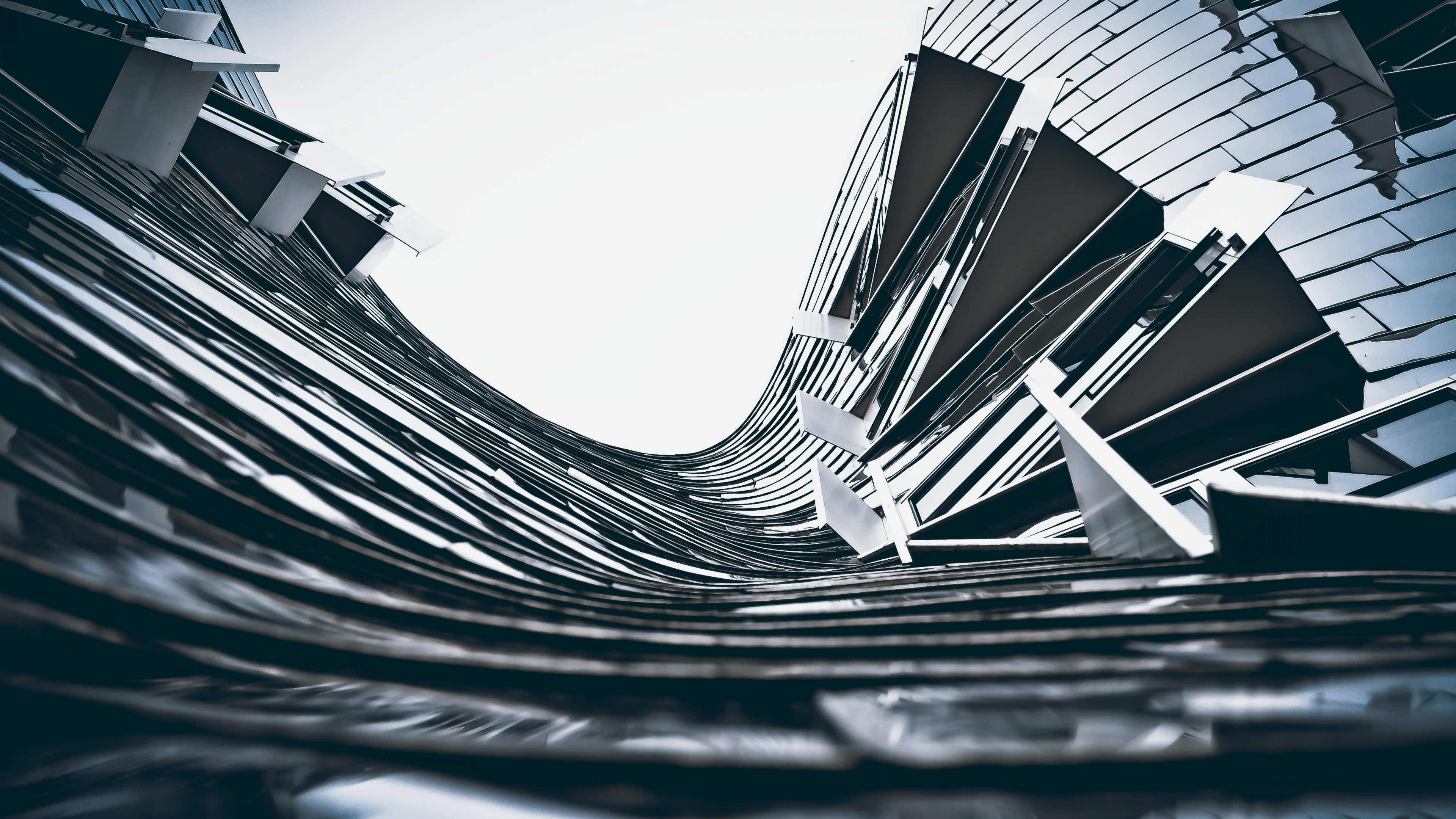 Обои небоскреб, современная архитектура, вода, архитектура, монохромный в разрешении 3840x2160