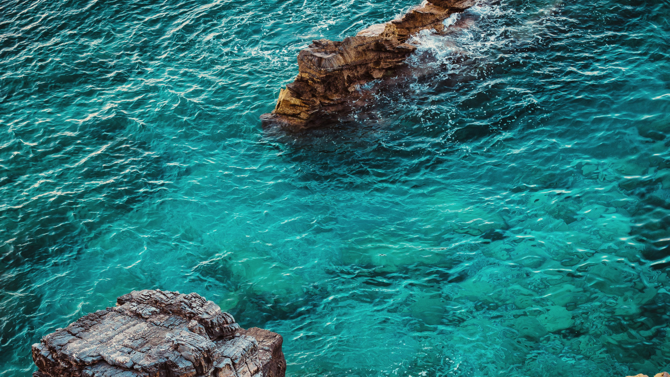 Обои водоем, море, вода, побережье, рок в разрешении 1366x768