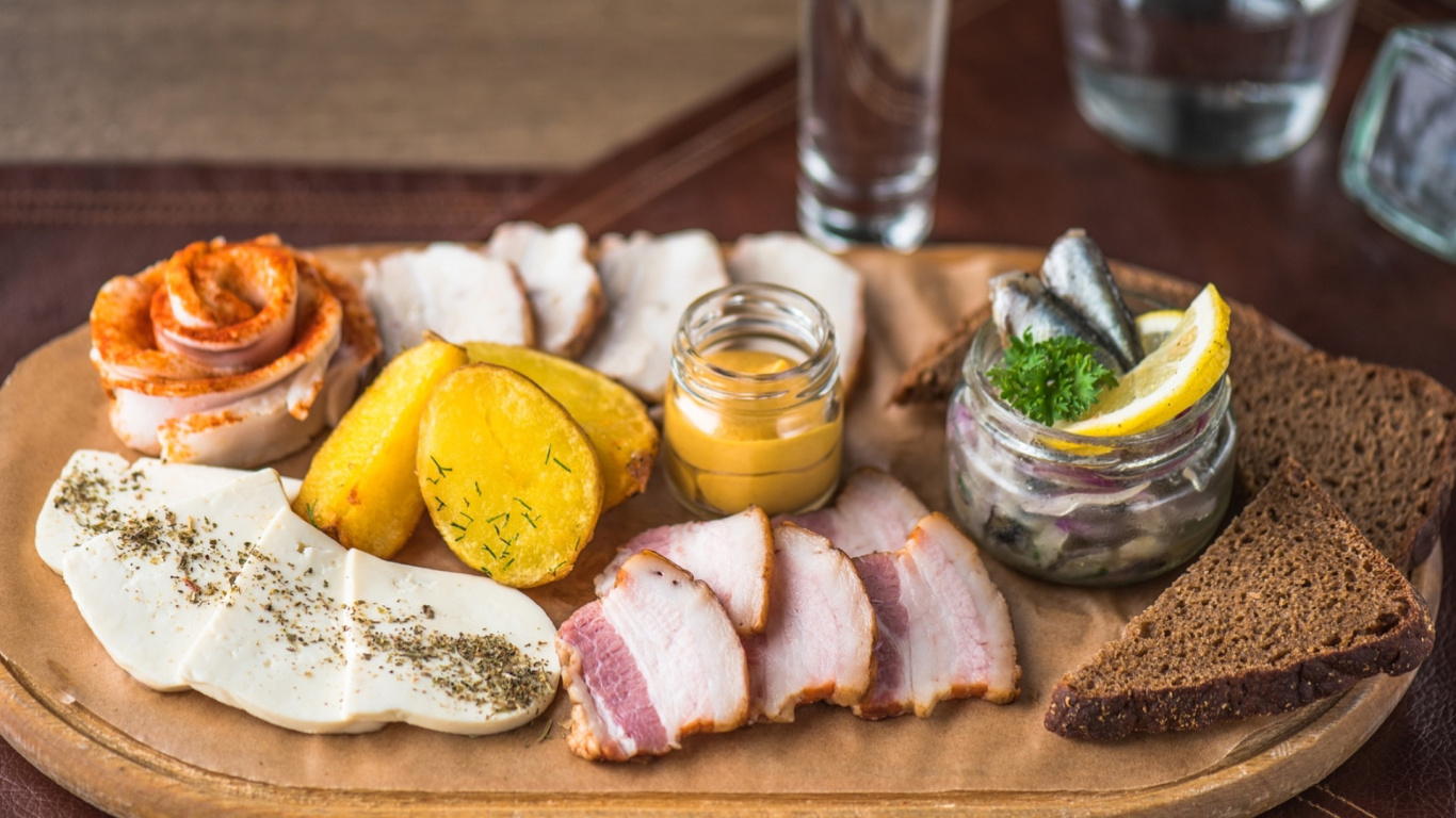 Обои водка, сало, блюда, завтрак, Колумбия в разрешении 1366x768