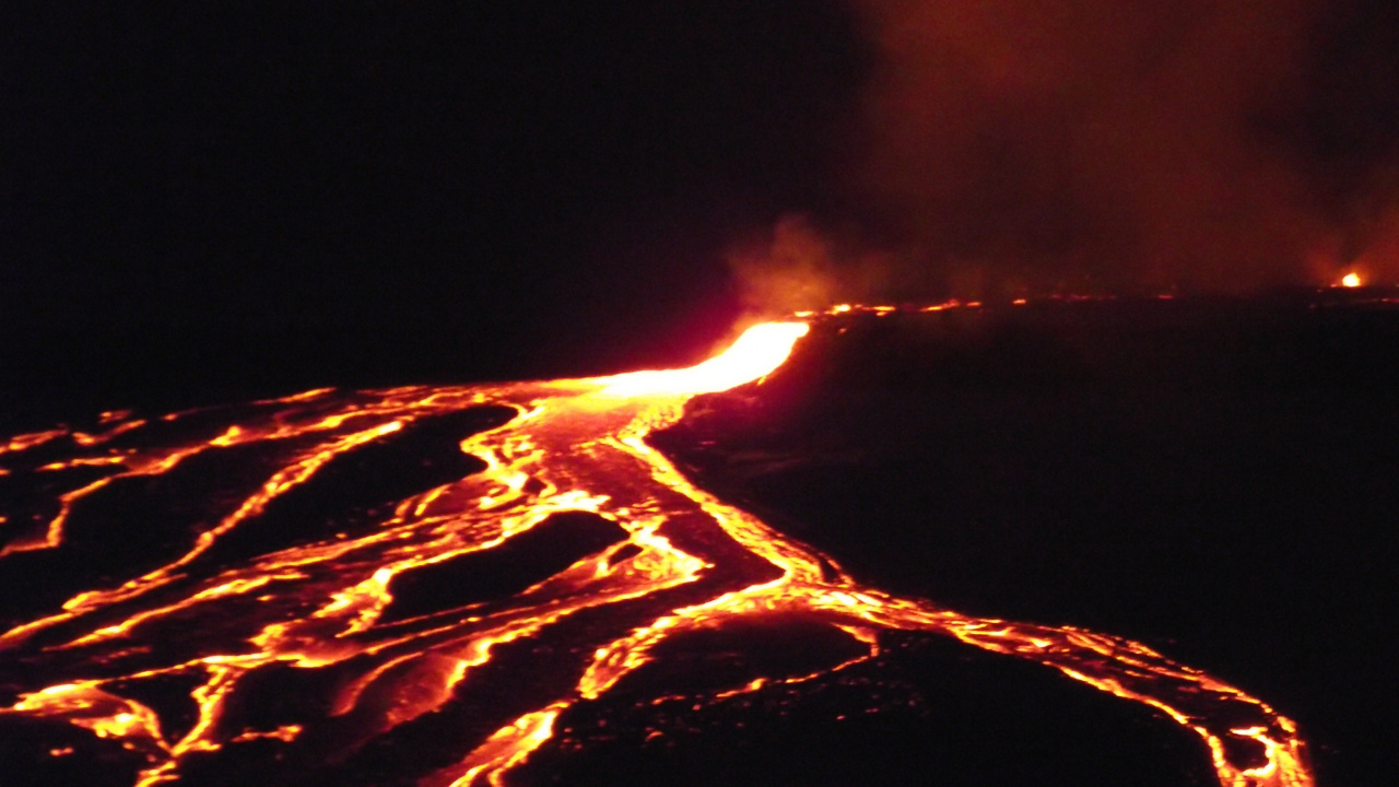 Обои тепло, лава, вулкан, огонь, ночь в разрешении 1280x720