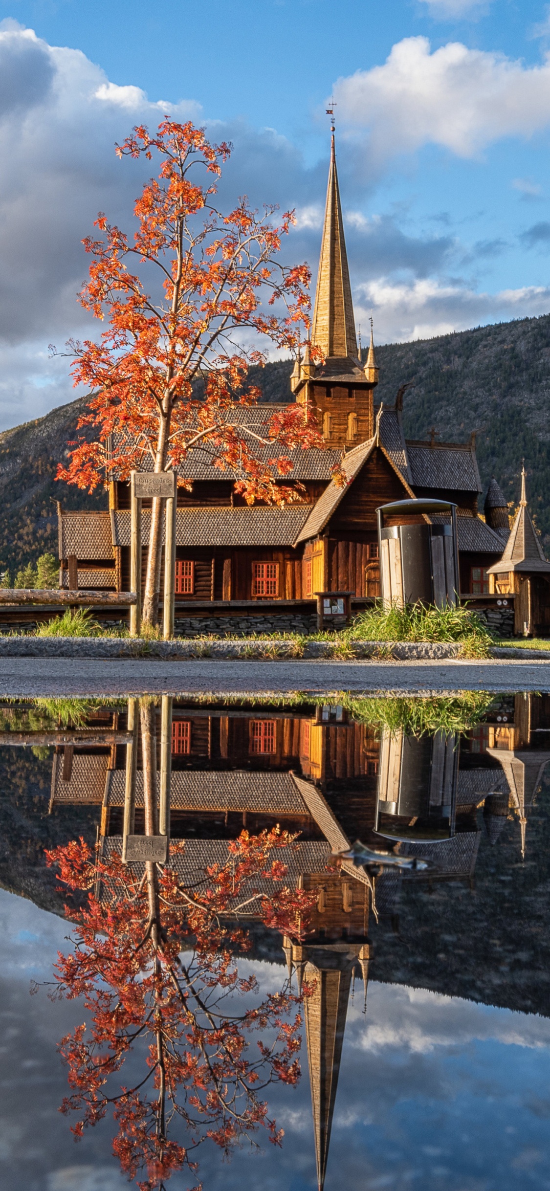 Обои отражение, Западная Норвегия, гора, вода, облако в разрешении 1125x2436