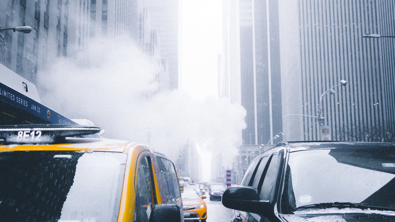 Обои рокфеллеровский центр, легковые автомобили, НьюЙорк, автомобильное освещение, небоскреб в разрешении 1366x768