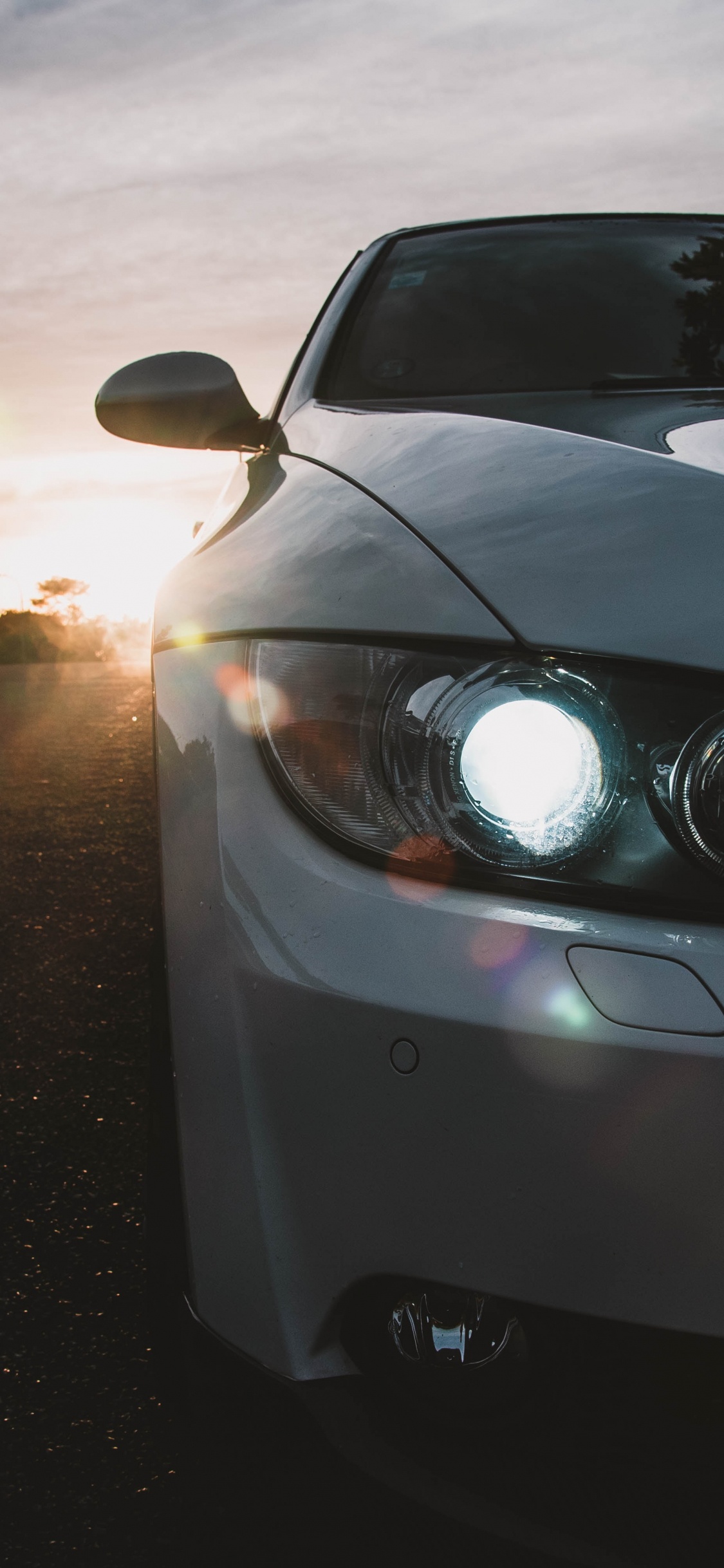 Обои фара, автомобильное освещение, bmw, представительский автомобиль, компактный автомобиль в разрешении 1125x2436