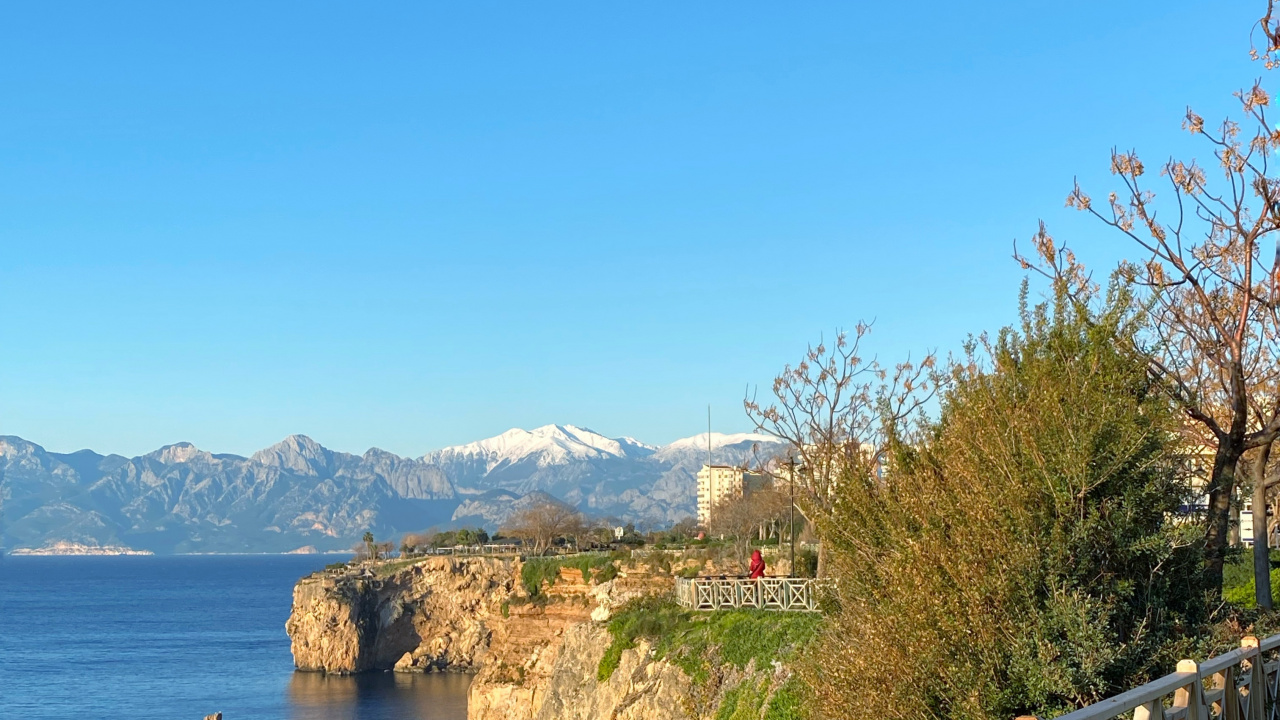 Обои пейзажи гор, вода, растение, лазурный, забор в разрешении 1280x720