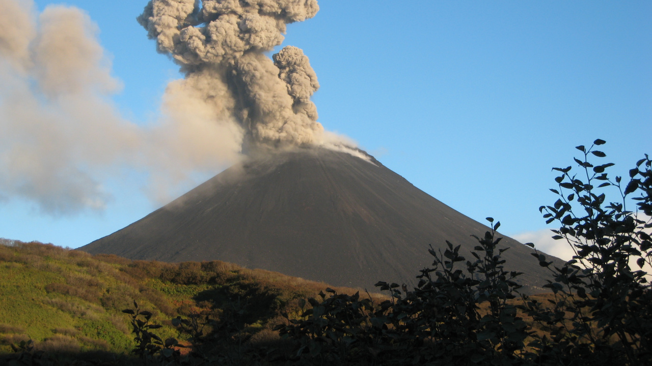 Обои вулкан, лава, стратовулкан, магма, типы вулканических извержений в разрешении 1280x720