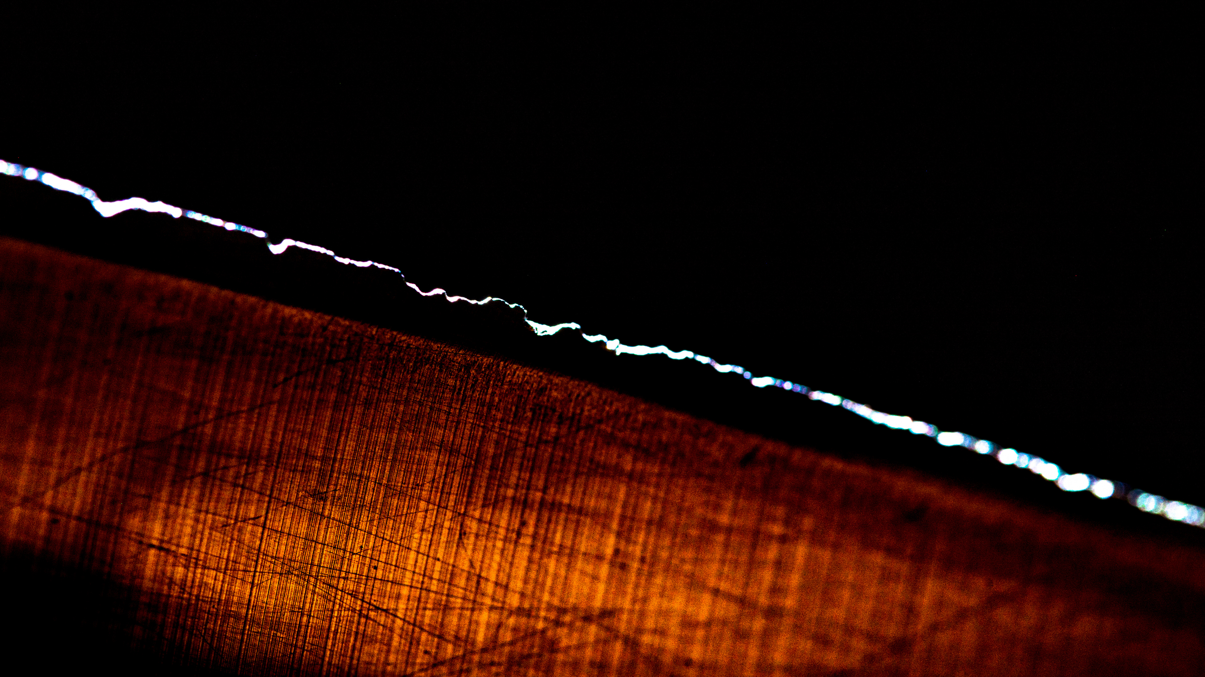 Обои темнота, макро, линия, ночь, вода в разрешении 3840x2160