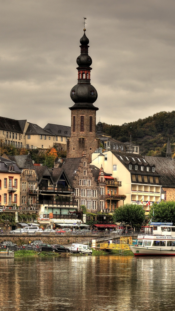 Обои городок, город, реки, вода, водный путь в разрешении 720x1280