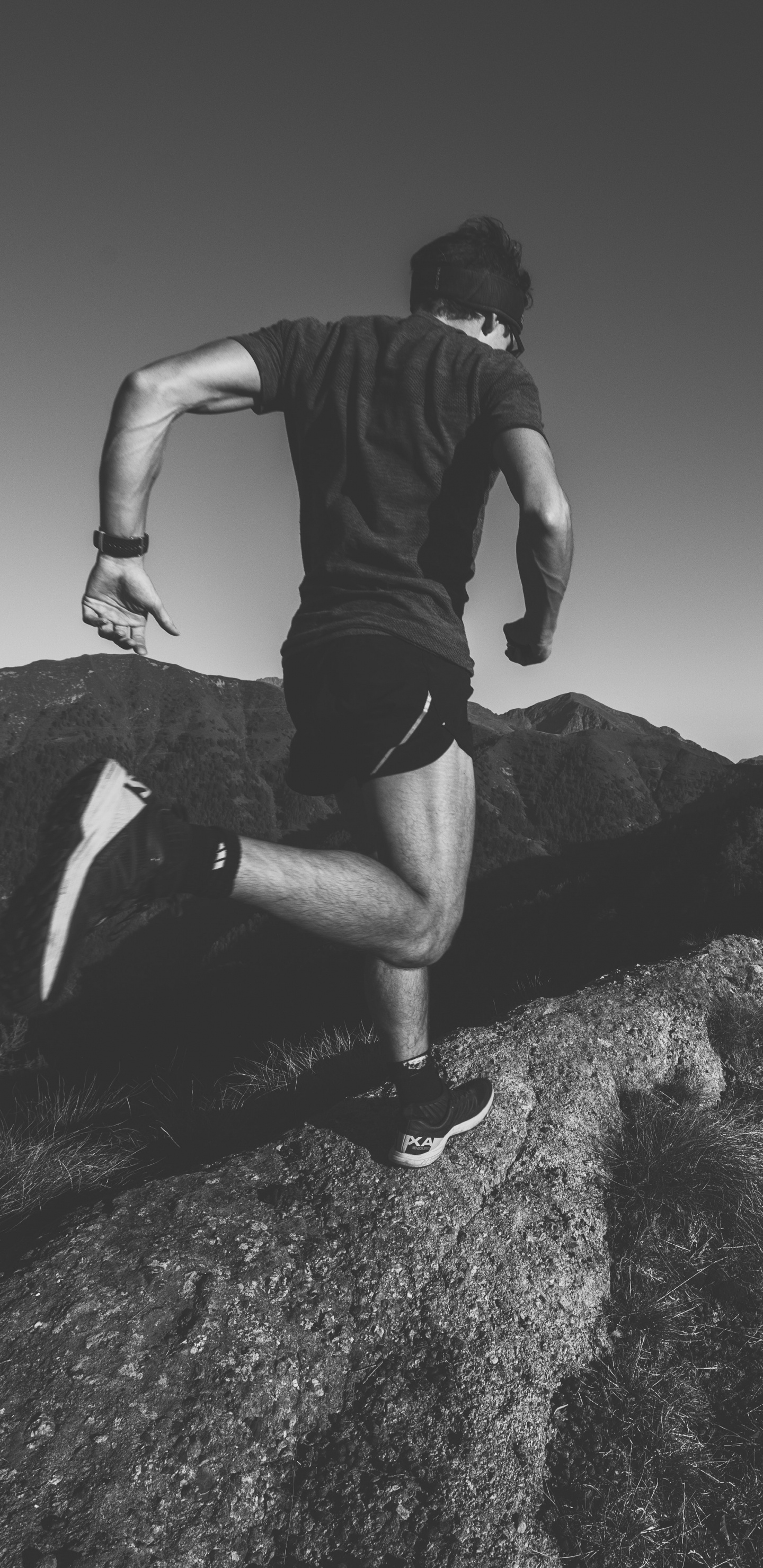 Обои белые, черный, горный рельеф, гора, стояние в разрешении 1440x2960