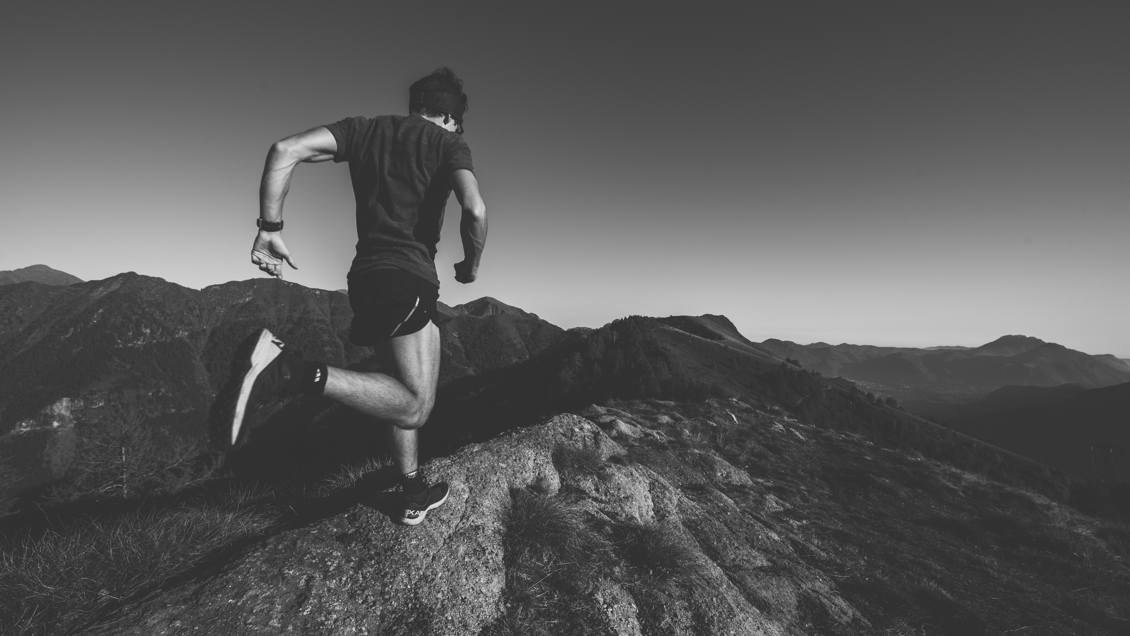 Обои белые, черный, горный рельеф, гора, стояние в разрешении 3840x2160