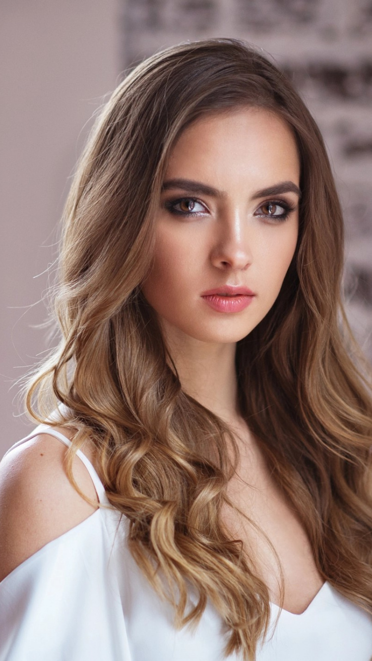 Обои портрет, волосы, лицо, блондин, прическа в разрешении 750x1334