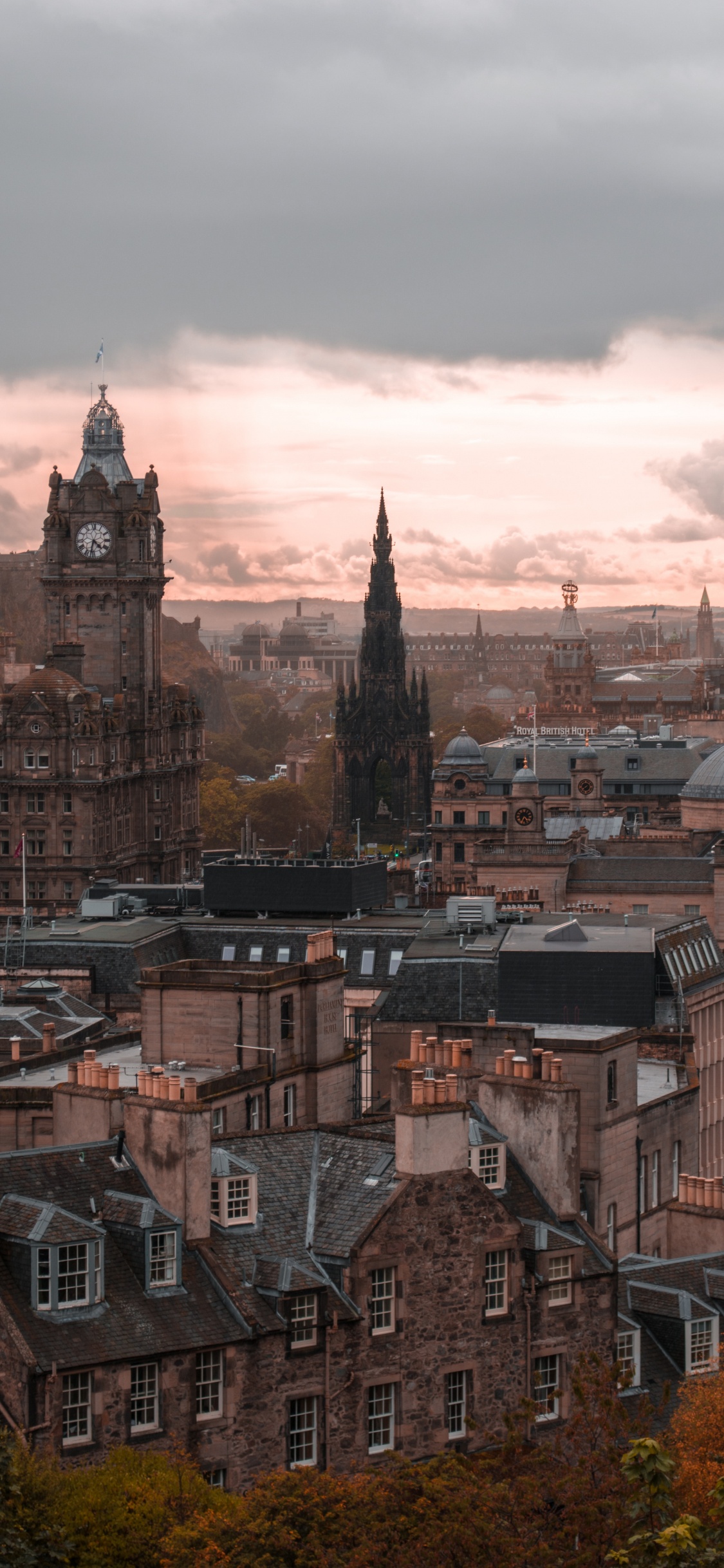 Обои памятник дугалду стюарту, городской район, город, городок, ориентир в разрешении 1125x2436