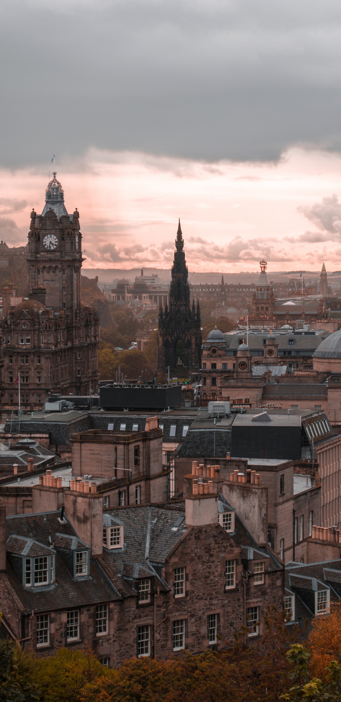 Обои памятник дугалду стюарту, городской район, город, городок, ориентир в разрешении 1440x2960