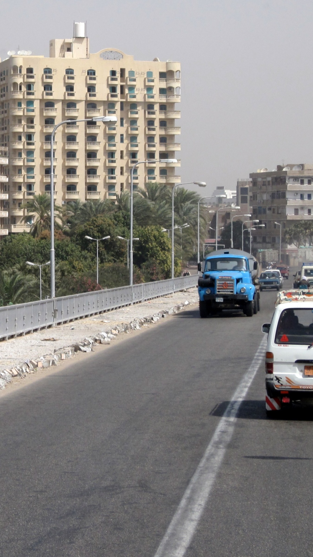 Обои Кена, Нил, город, дорога, переулок в разрешении 1080x1920