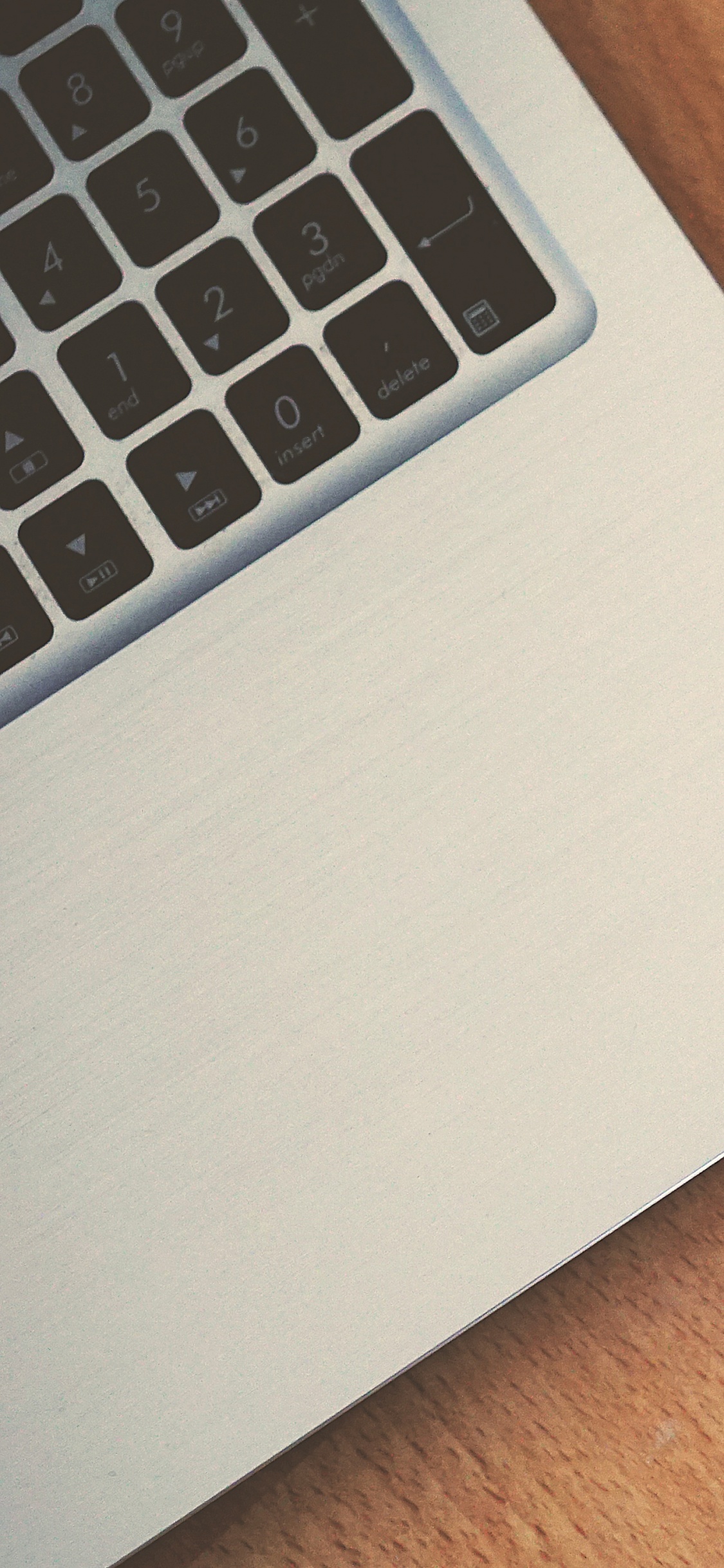 Обои кофейная чашка, macbook, чашка, напиток, этаж в разрешении 1125x2436