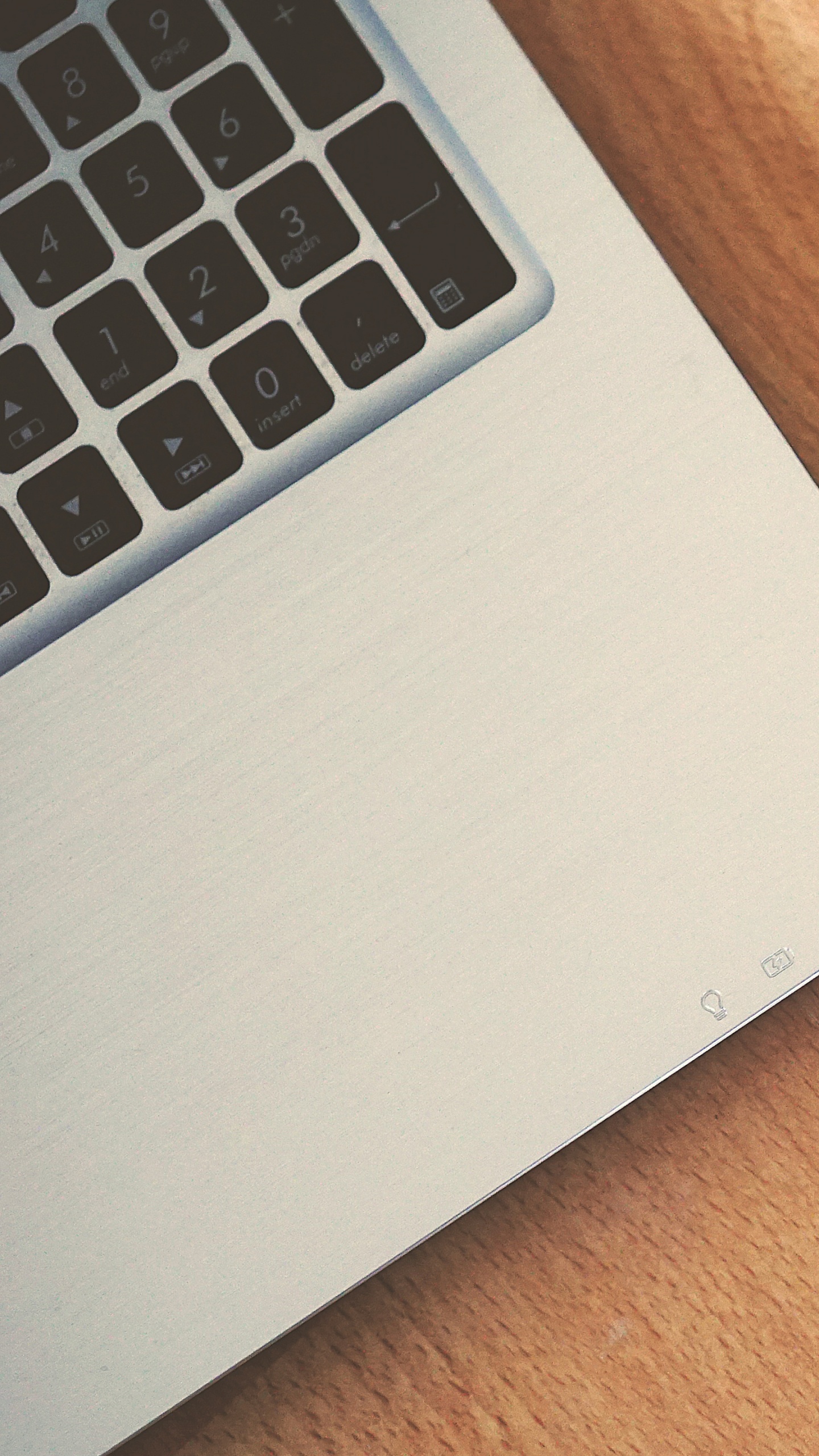 Обои кофейная чашка, macbook, чашка, напиток, этаж в разрешении 1440x2560