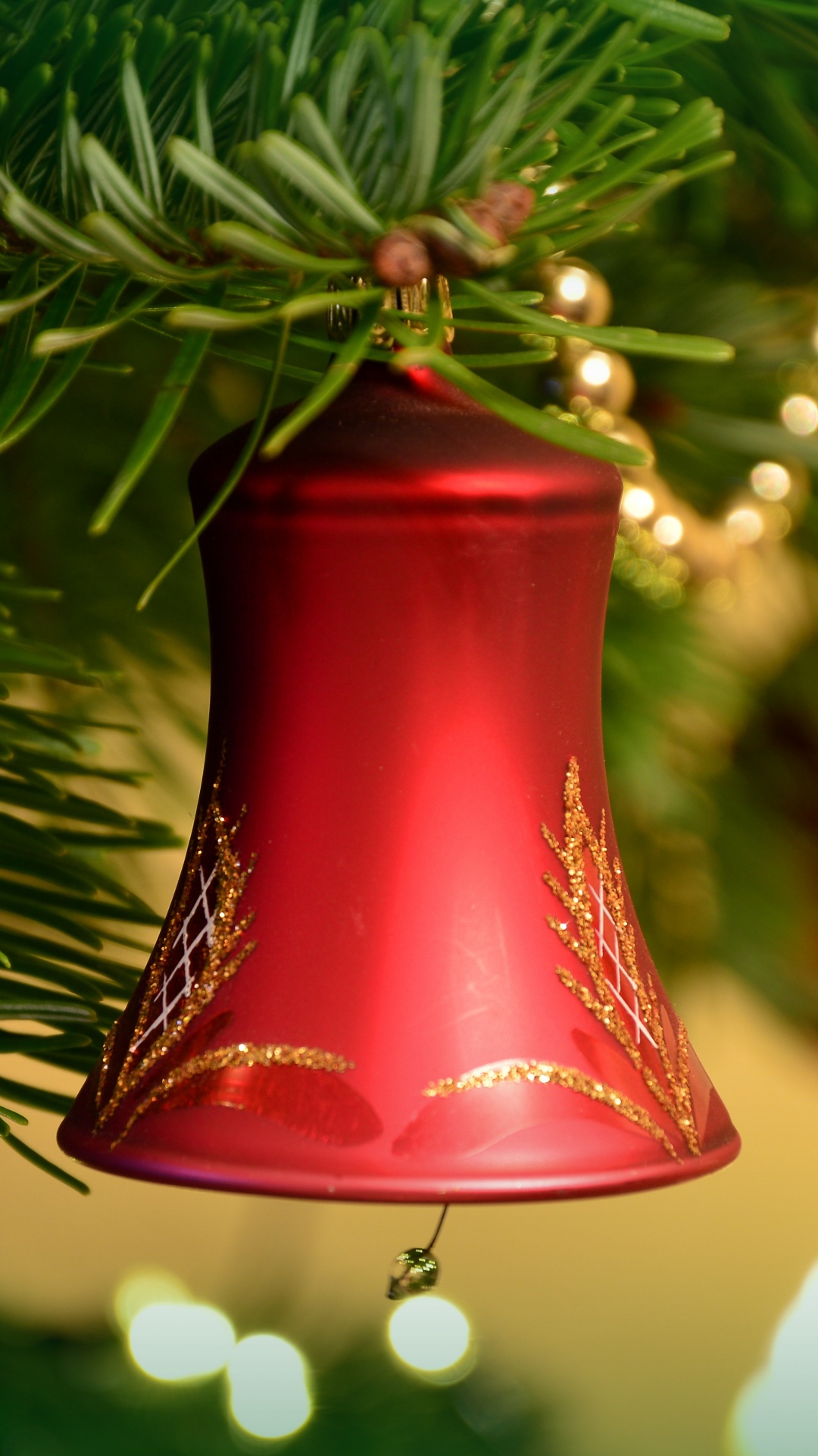 Обои Рождественский день, елка, Рождественские украшения, праздник, рождественский орнамент в разрешении 1080x1920