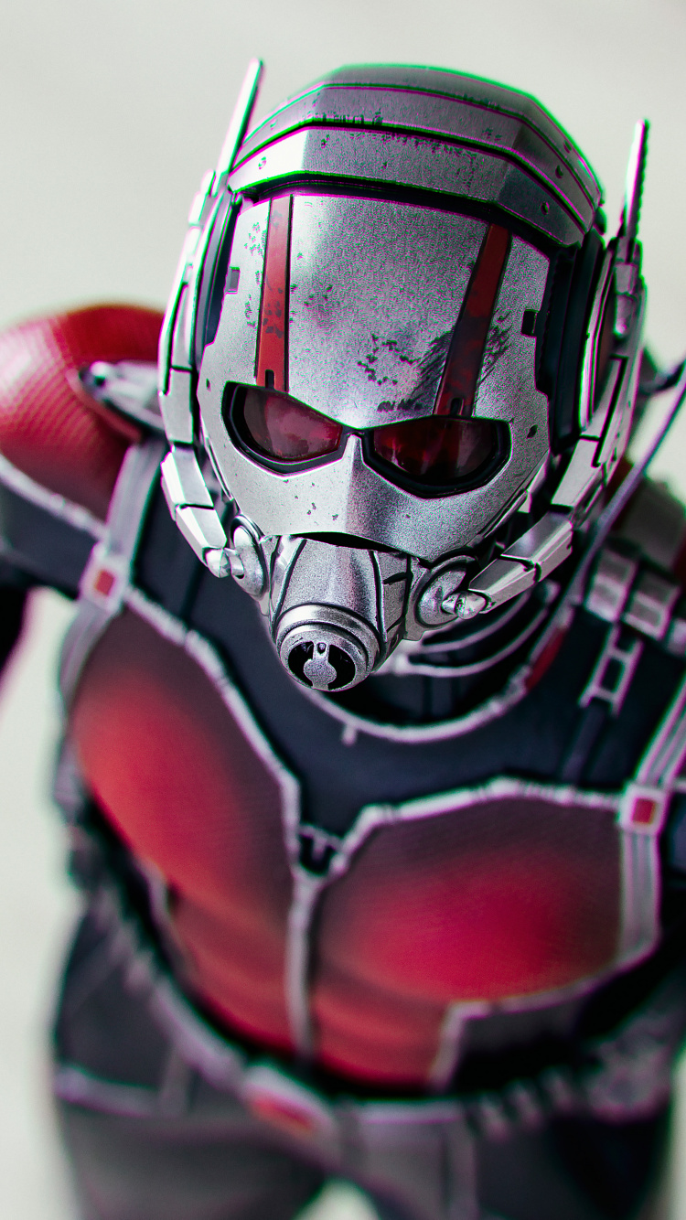 Обои Человек-муравей, шлем, фигурка, красный цвет, игрушка в разрешении 750x1334