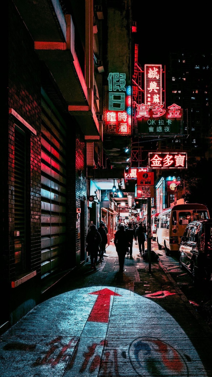 Обои ночь, здание, свет, автомобильное освещение, инфраструктура в разрешении 720x1280