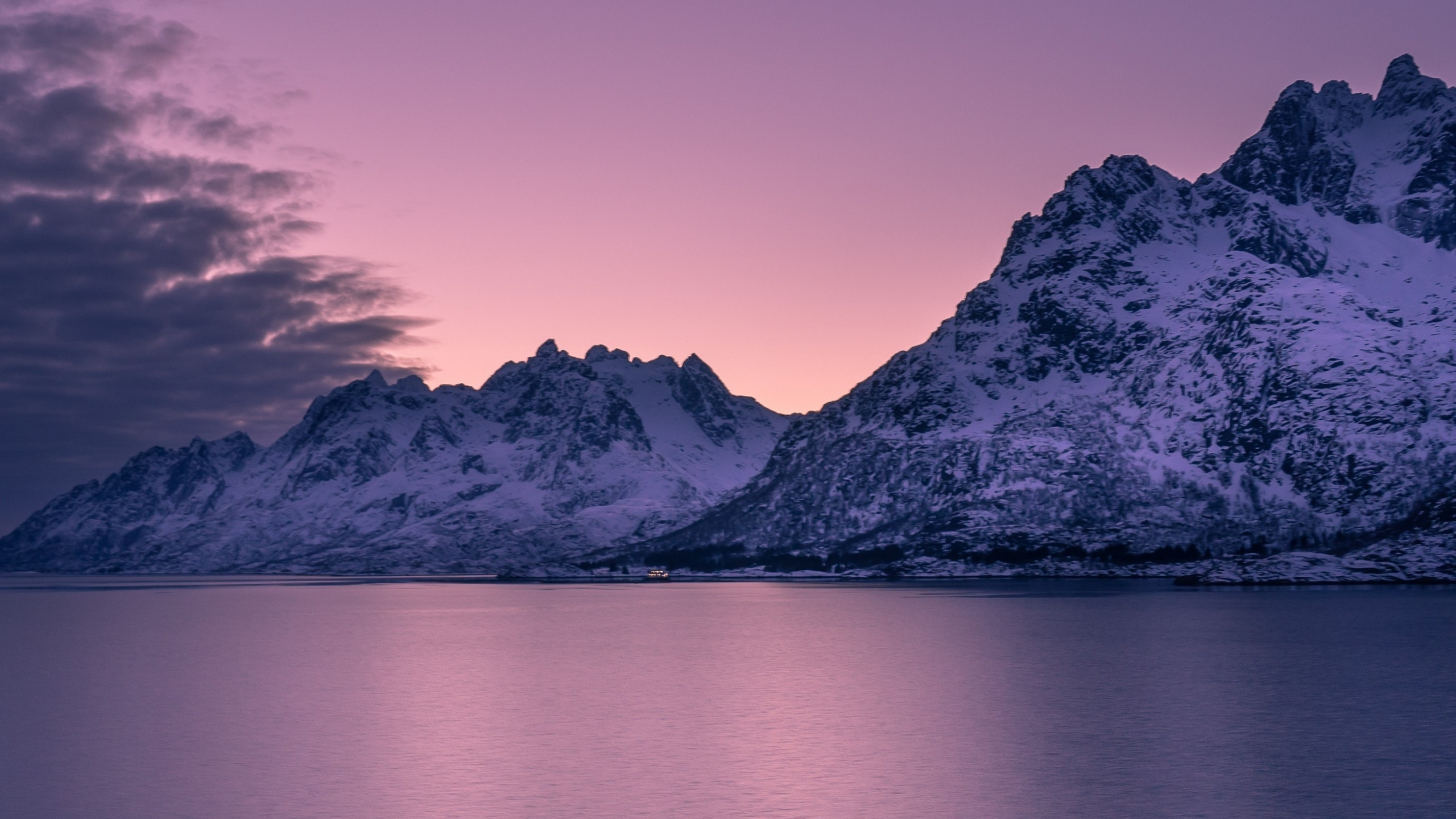 Обои природа, синий, гора, горный рельеф, горный хребет в разрешении 2560x1440