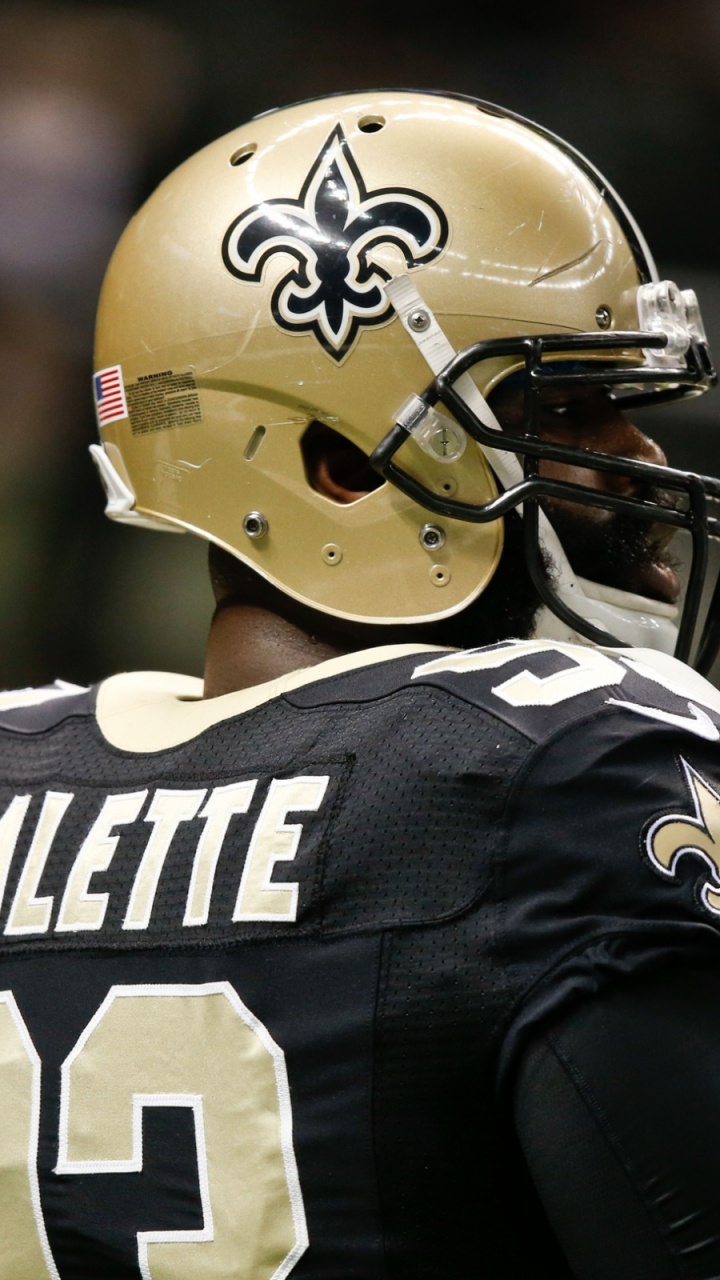 Обои Лига, футбольный шлем, игрок, футбольное поле футбол, Балтимор рэйвенс в разрешении 720x1280