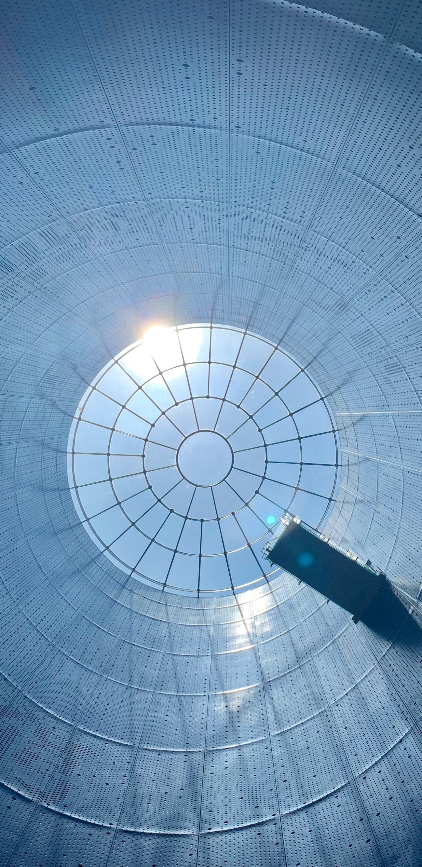 Обои синий, архитектура, круг, глаз, атмосфера в разрешении 1440x2960