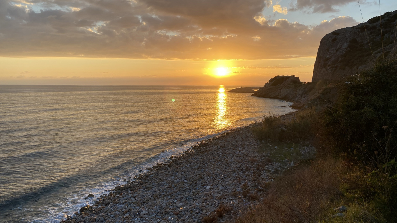 Обои побережье, облако, вода, гидроресурсы, послесвечение в разрешении 1366x768