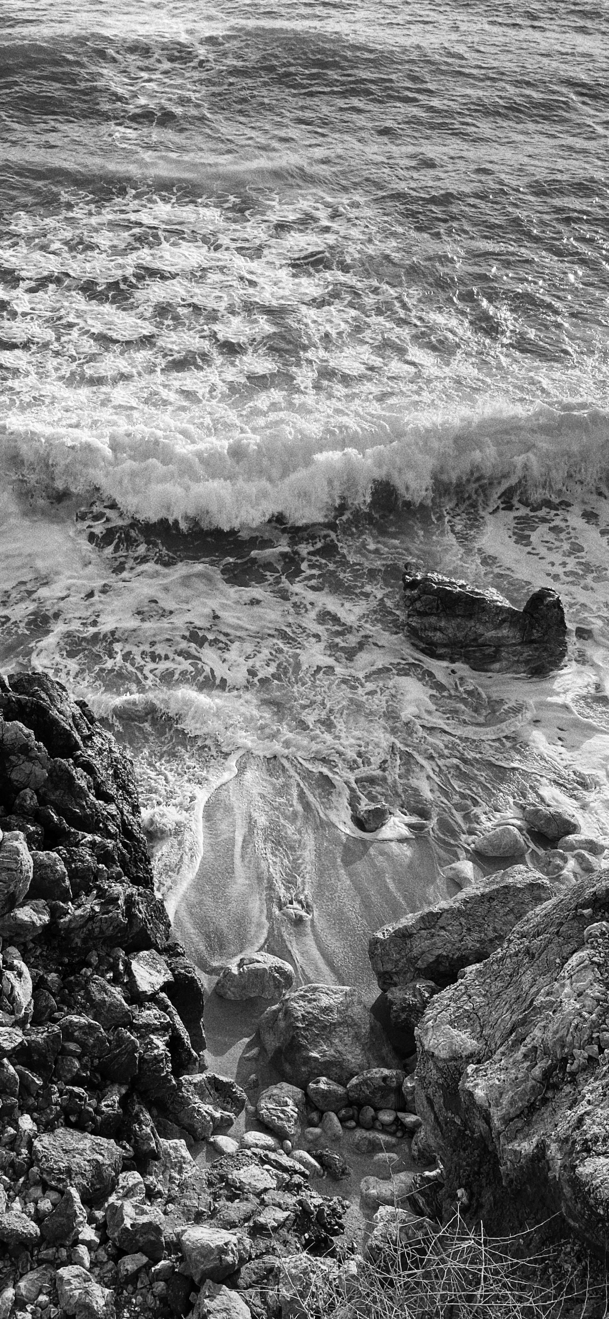 Обои вода, черный и белый, водоток, гидроресурсы, жидкость в разрешении 1242x2688