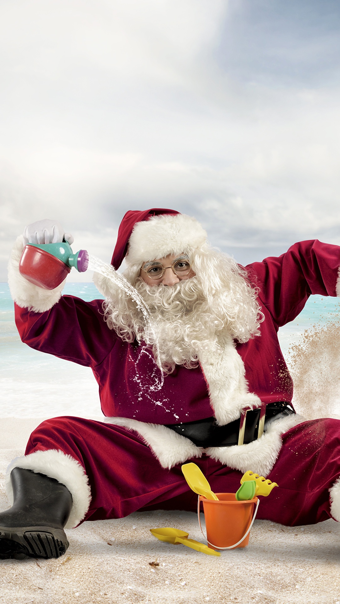 Обои Рождественский день, Санта-Клаус, пляж, забава, Рождество в разрешении 1080x1920