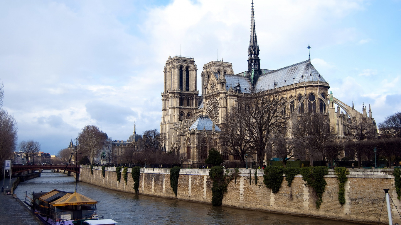 Обои НотрДам де Пари, водный путь, собор, здание, церковь в разрешении 1366x768