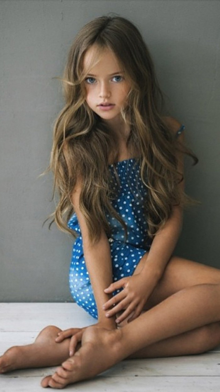 Обои модель, волосы, длинные волосы, прическа, мир в разрешении 750x1334